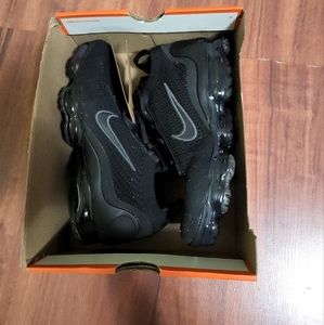 5 YOUTH | 6.5 WOMEN'S NIKE AIR VAPORMAX 2021 FLYKNIT BLACK DB1550-001 RUNNING